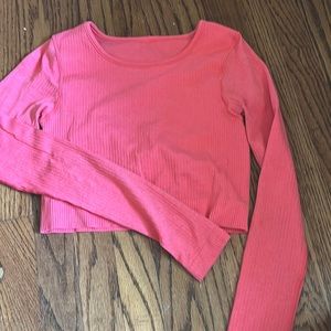 Lululemon size 2. Cropped long sleeve top. Ribbed fabric.